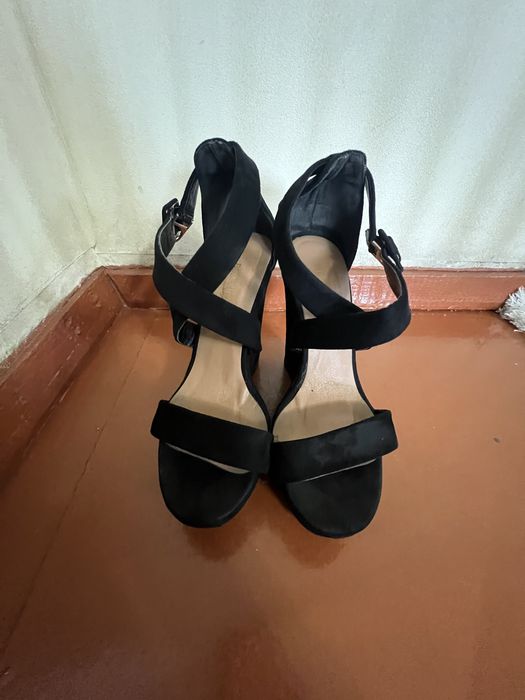 Продам туфли и босоножки