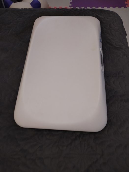 Vând pătuț , leagăn electric și cantar copii