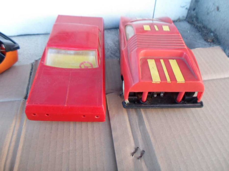 Колекция от 4 стари пластмасови,големи автомобили-ранен социализъм.
