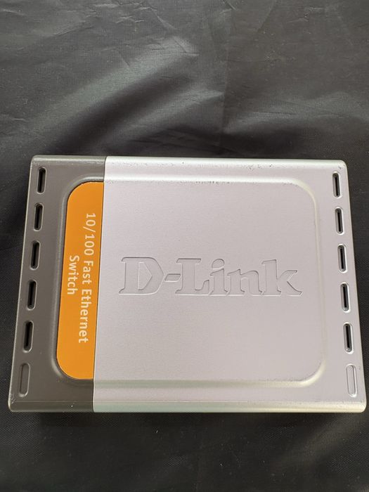 Switch D-Link 10/100 Fast Ethernet (2 bucati)