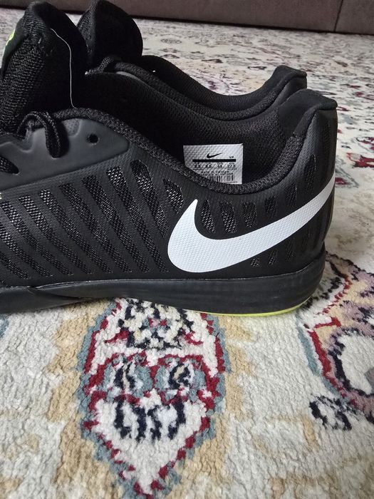 Продам кроссовки Nike
