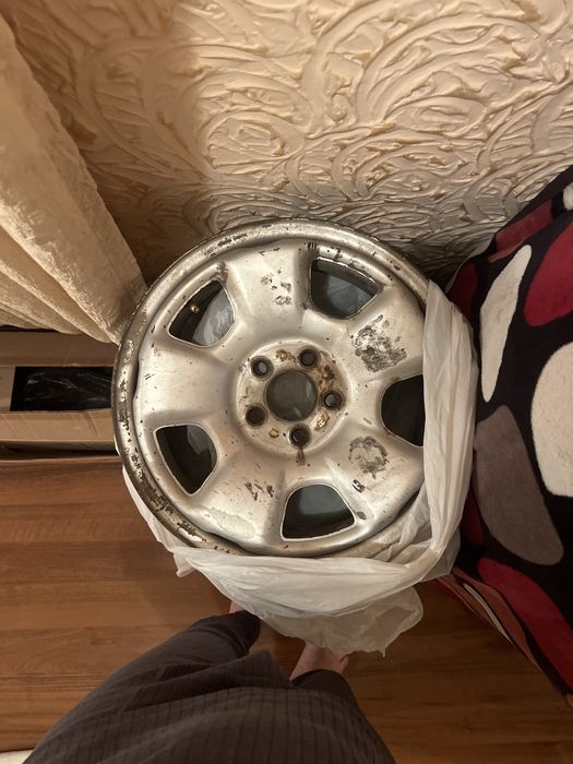 Subaru Forester R15 диски оригинальные ………..