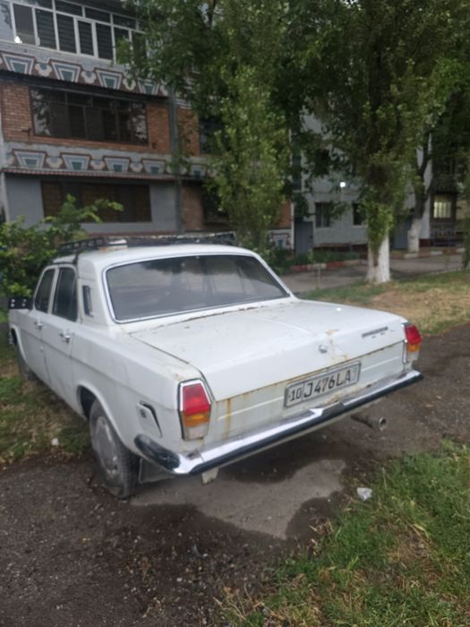 Продаётся на зап части,волга 1983 года,имеется газ балон.метан