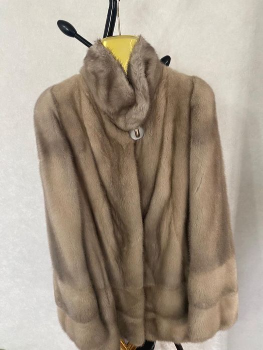 Продам норковую шубу