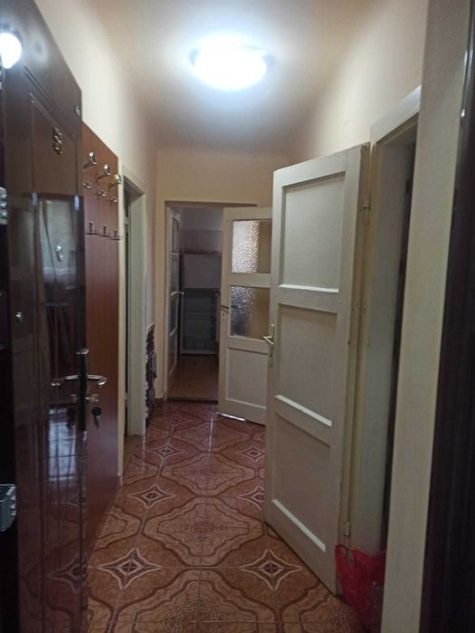 Dau in chirie  apartament cu 2 camere in apropiere de Spitalul Judetean