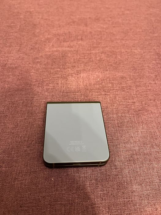 Samsung Galaxy Z Flip 5 256GB/8GB RAM
