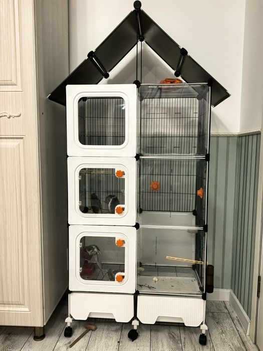 Продам большую клетку для попугаев