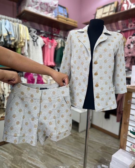 Продам брючные костюмы