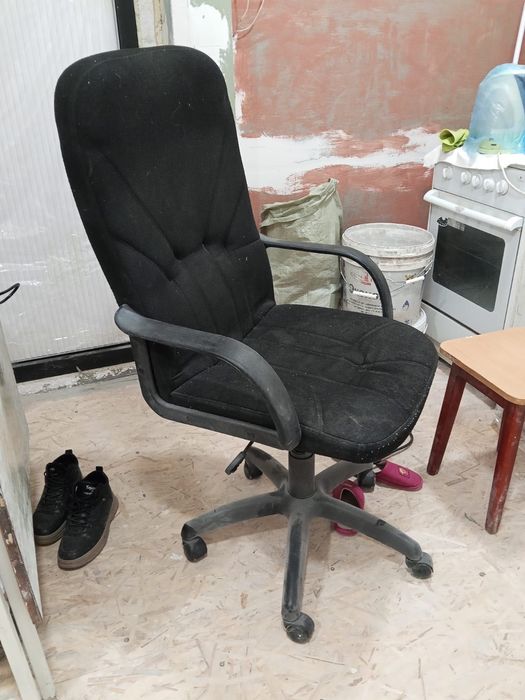 Продам компьютерный стол