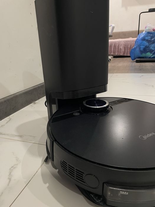 Продам робот-пылесос midea s8+