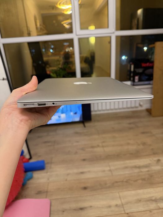 Продам Macbook Air 13
