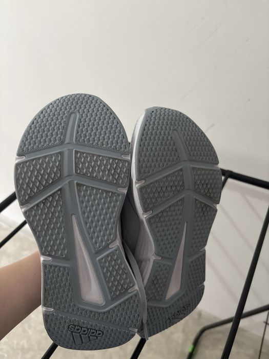 Кроссовки adidas женские