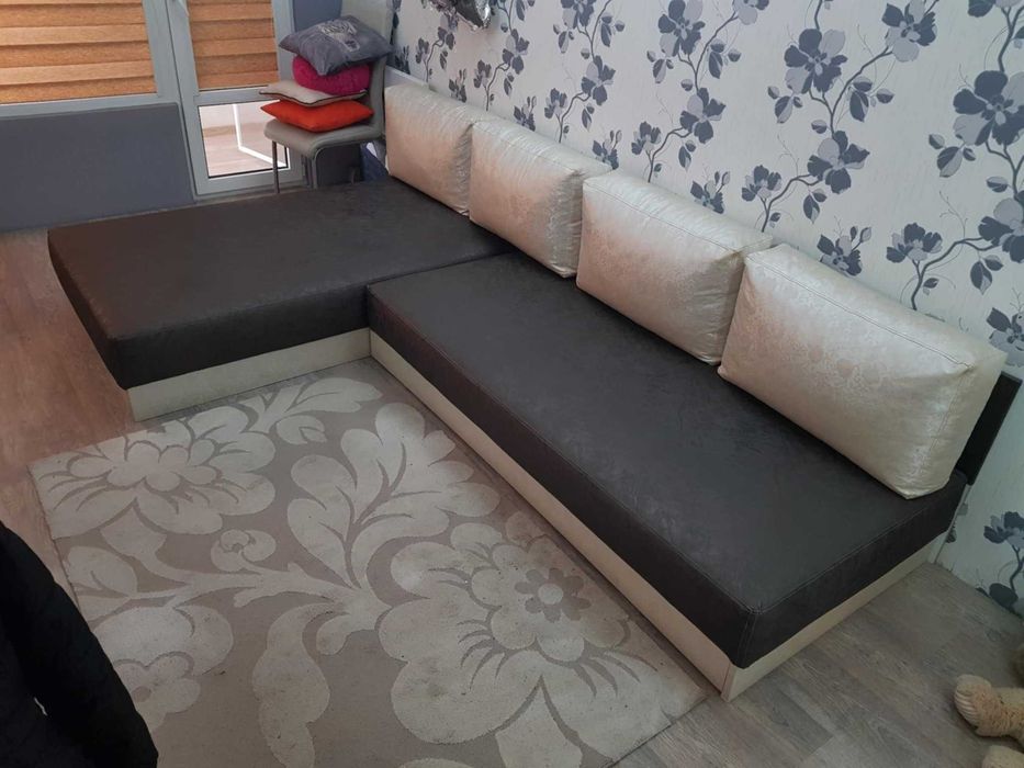 диван кожен/ divan kojen