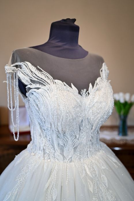 Menyaszonyi ruha! Rochie de mireasā