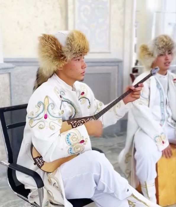 Костюмы на продаже
