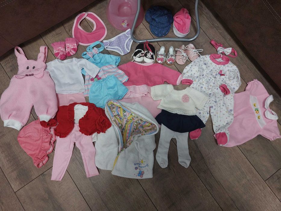 Кукла Бейби Борн, столче за хранене и аксесоари