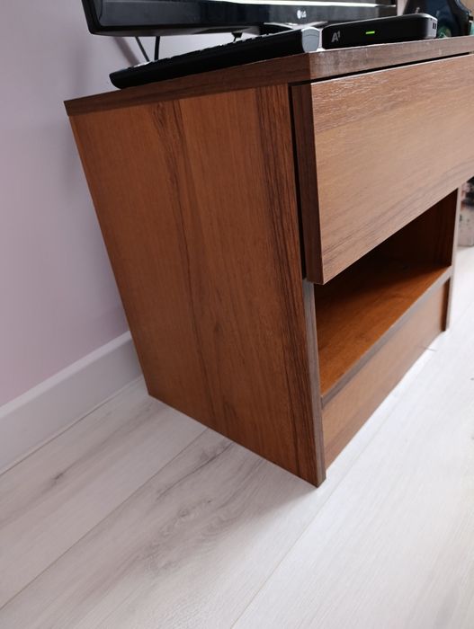 Нощно шкафче и етажерка