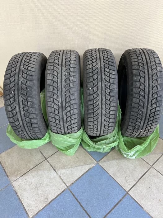 Продам резину 235/65/17 шипы