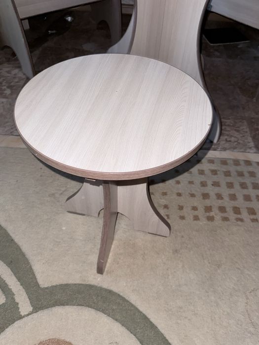 Продам кух стол с дивпном и стульями