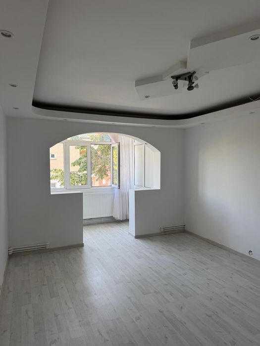 Închiriez Apartament renovat