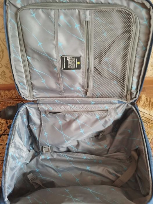 Продам маленький чемодан "Ручная кладь"