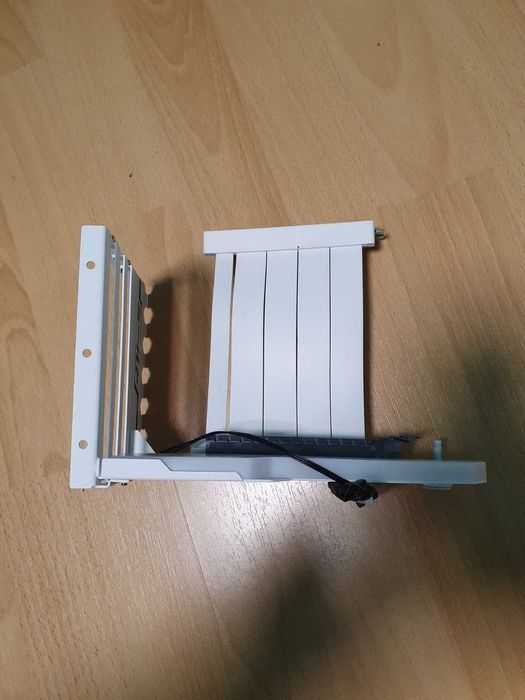 Suport Vertical GPU EZDIY-FAB, cu cablu Riser PCIe 4.0, ARGB, Alb