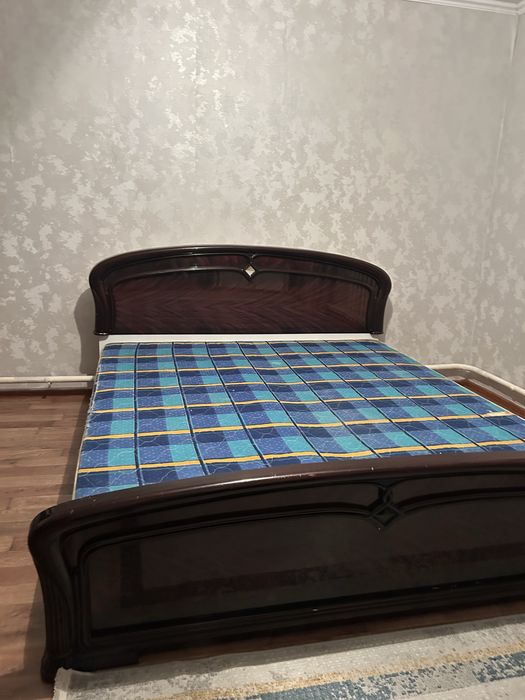 Кровать с матрасом