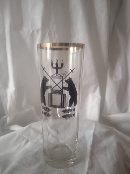 Пивная стеклянная кружка.