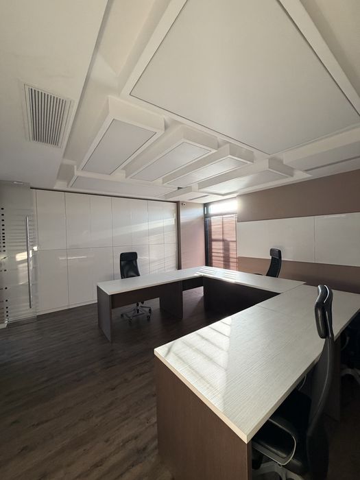 Birou premium în clădire de birouri – mobilat