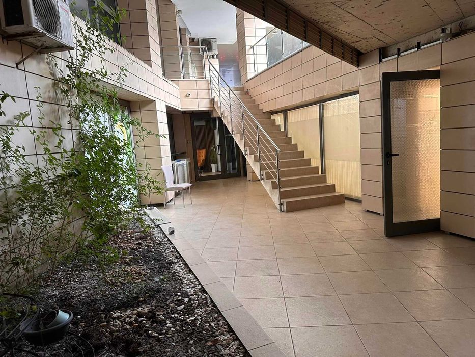 Продава се Магазин в Варна, Център - 26 кв.м за 2116 €/кв.м - Снимка #2