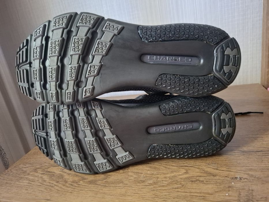 Under Armour маратонки 44 номер.