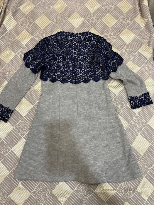 Продам платье для девочки лет 6-8 лет