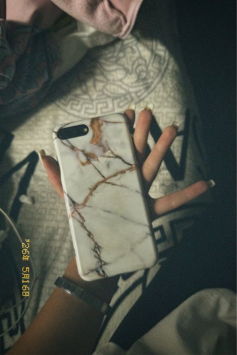 продаю айфон 7+.