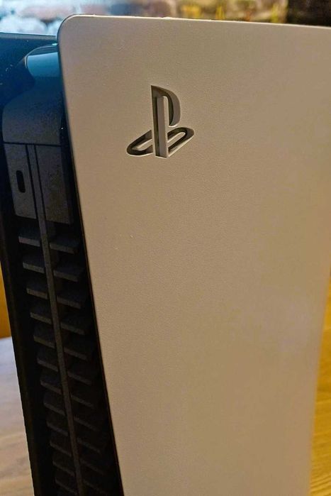 PlayStation 5 Digital Edition + 2 джойстика + зарядна станция
