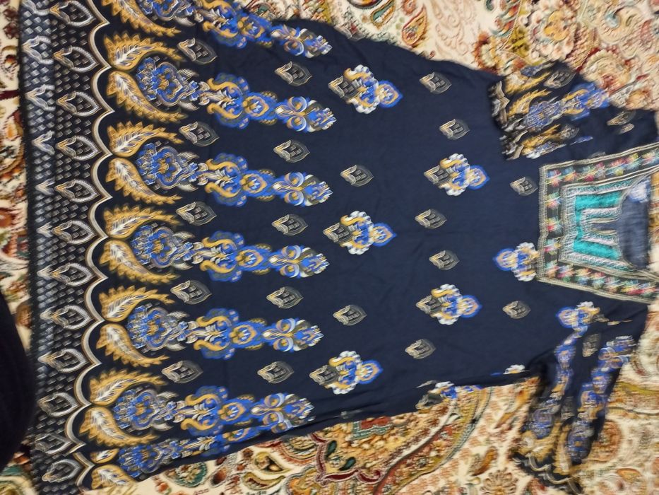 Продам платья  женские,свитер