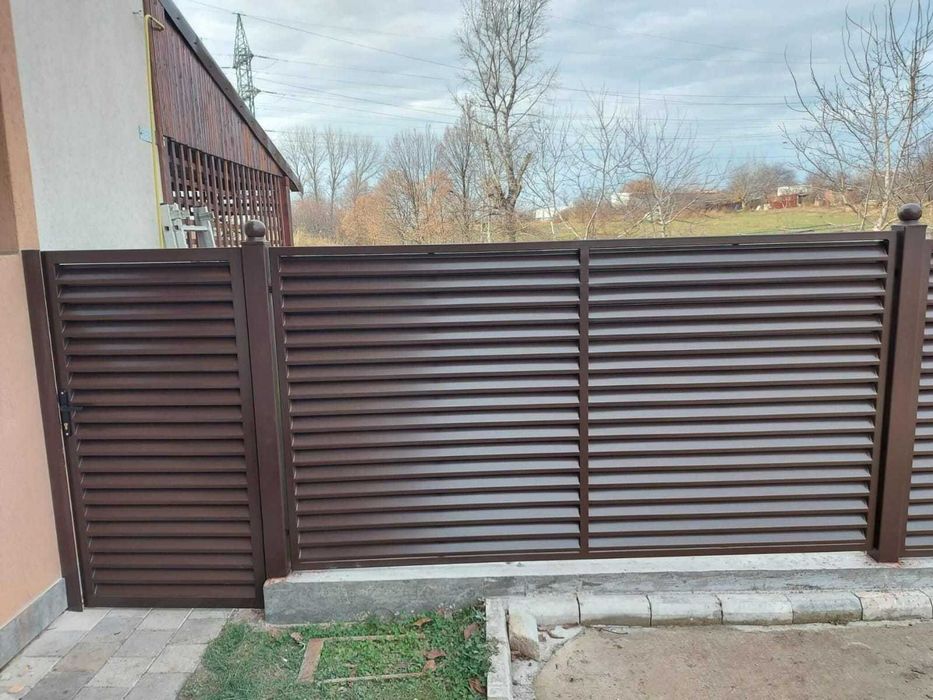 Garduri si porti din panou stil jaluzele si alte modele disponibile