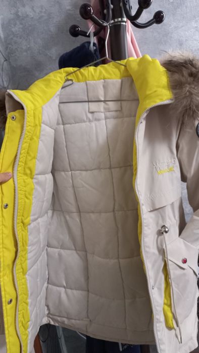 Зимняя куртка молочная