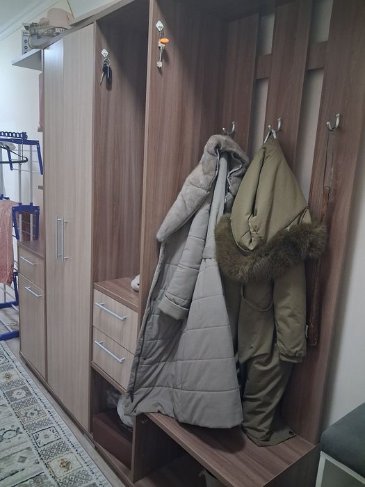 Продам прихожую срочно