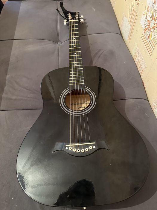 Акустическая гитара