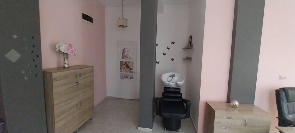 Дава се под наем Магазин в Бургас, Меден рудник - зона А - 40 кв.м за 306 € - Снимка #2