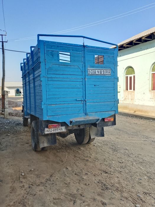 Yahshi moshina gaz 53