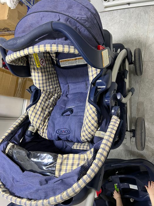 Коляска с люлькой и базой Graco