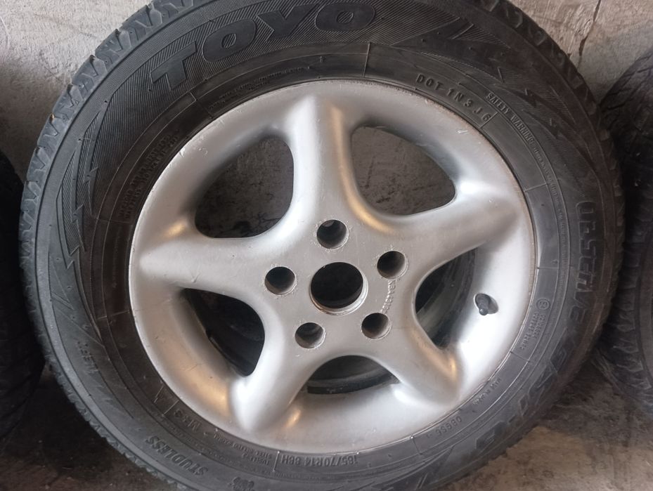 Продам зимние шины Toyo