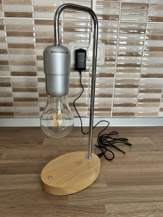 Lampa cu levitatie Allocacoc