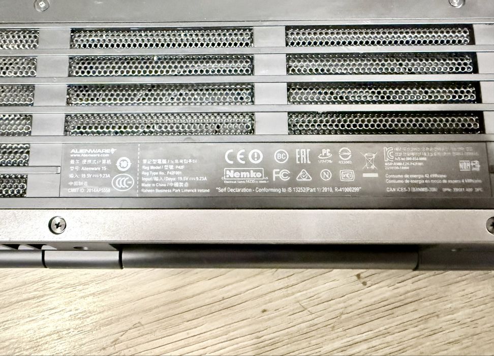 Dell Alienware R2 15