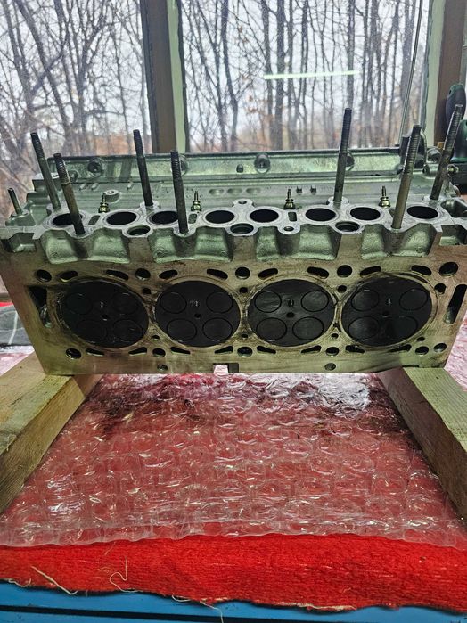 Продавам оборудвана цилиндрова  глава 2.HDi