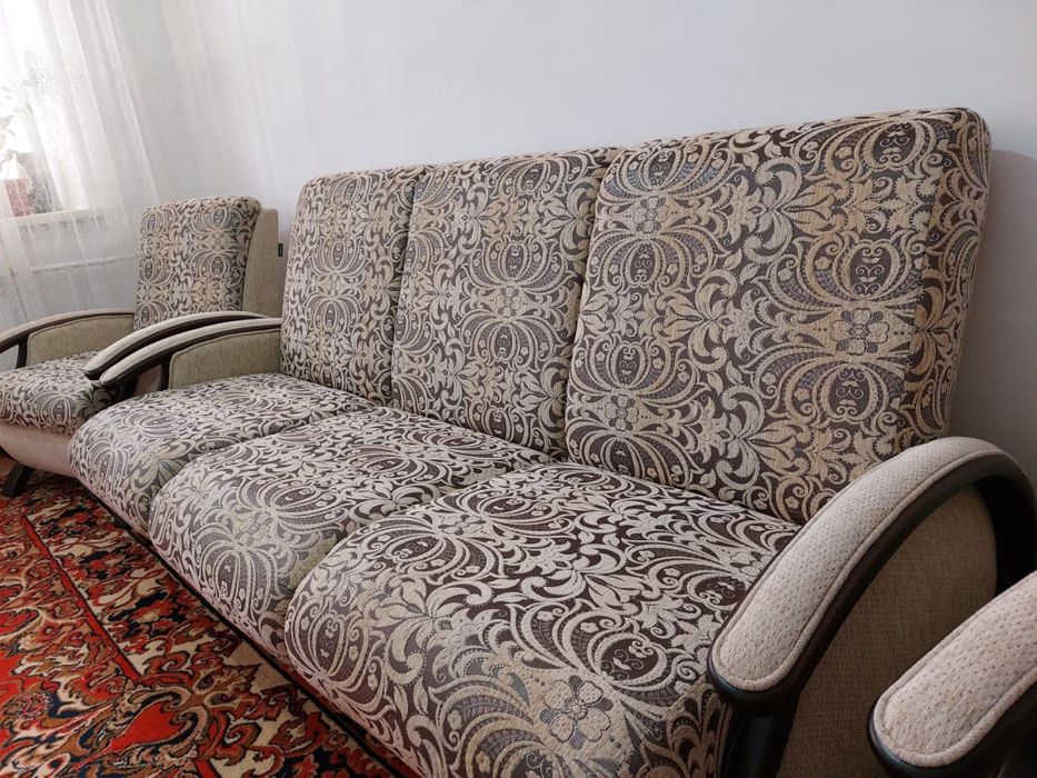 Продам диван с 2 креслами
