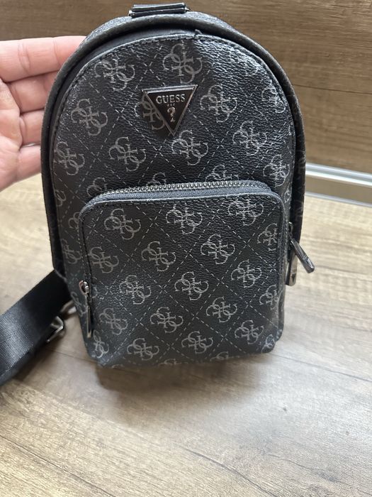 Мъжка Чантичка GUESS