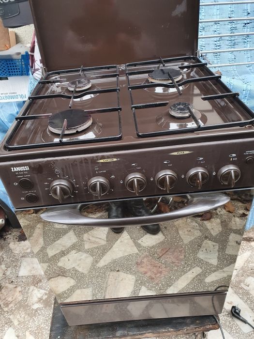 Aragaz funcțional cu 4 ochiuri