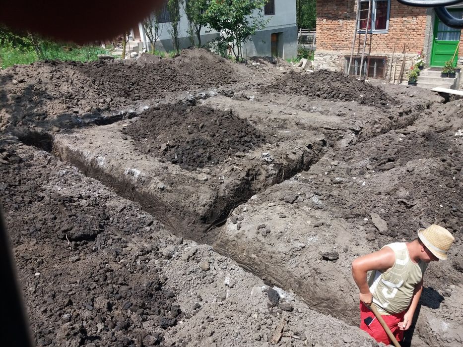 Lucrari cu excavator miniexcavator, excavari retele apa.canal.gaz.